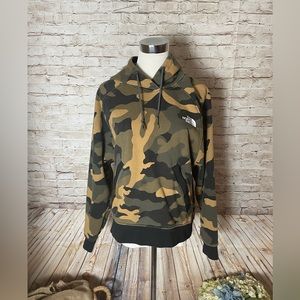 North Face Graphic collection pullover top